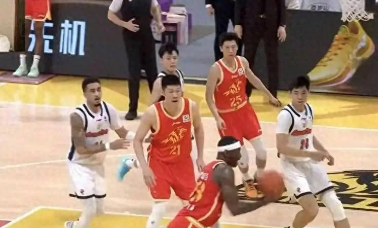 乐鱼体育登录入口-麦考尔不去福建原因曝光：他家有喜事，全队送祝福，杜锋很人性化