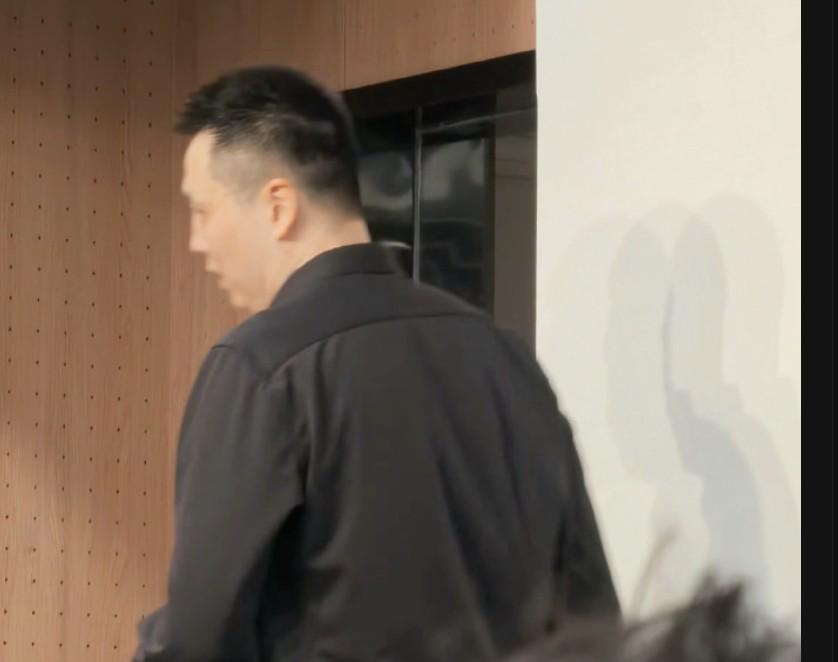 乐鱼体育登录入口-G5赛后采访有媒体让卢伟点评裁判判罚，后者直接起身离场